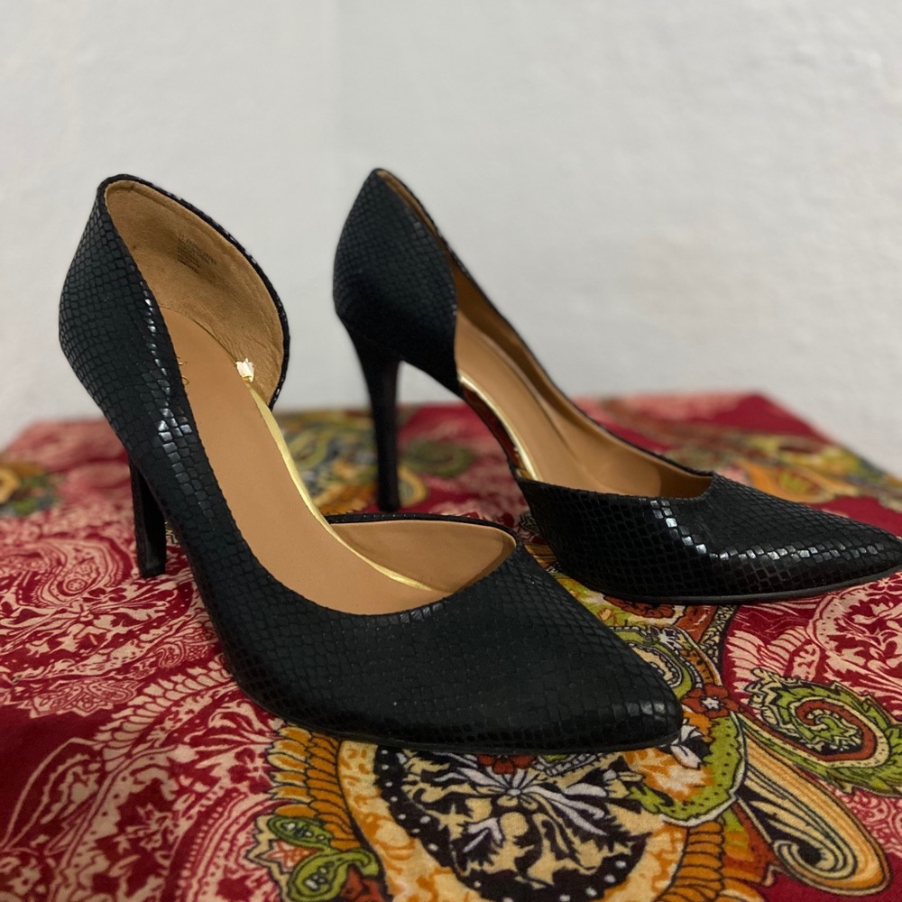 Mossimo Little Black pumps